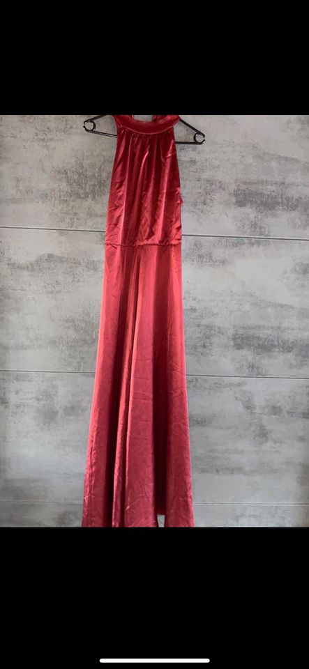 Rotes langes Ballkleid in Bad Dueben