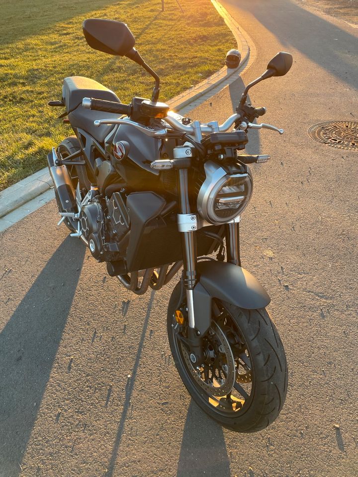 Honda CB1000R SC80 - Akrapovic - 1. Hand - 2390km - Bj. 2019 in Weitefeld