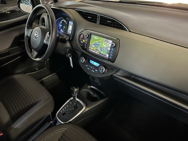 Toyota Yaris Hybrid Comfort Navi Kamera Klimaa. SHZ Spu in Duisburg