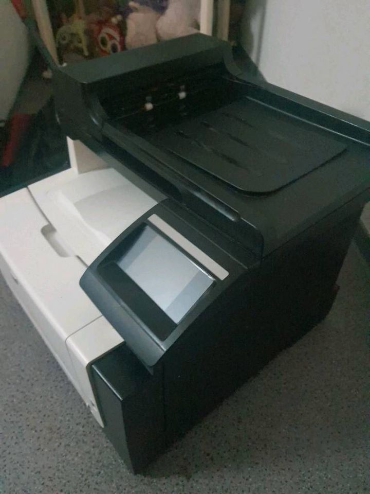 HP LaserJet Pro CM1415fnw mit 11 Tonerkartuschen in Trier