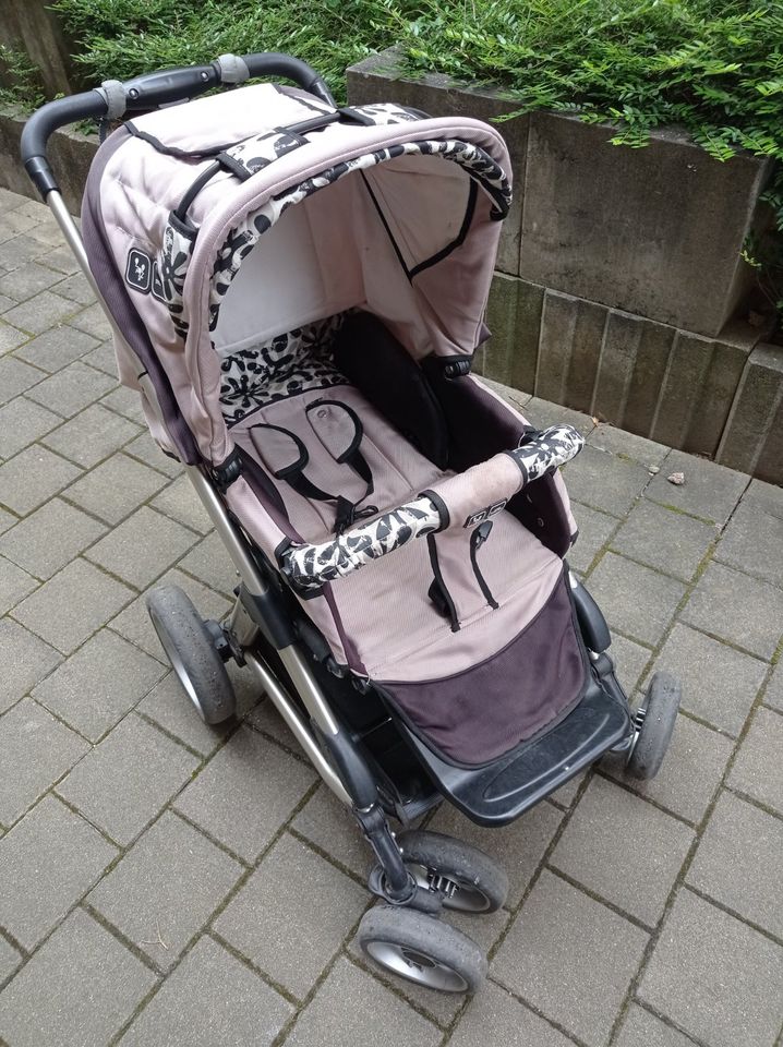 Kinderwagen vollfunktionsfähig, sichere große Räder in Stuttgart