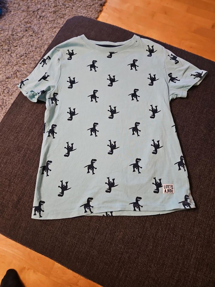 Dino T-Shirt Gr. 122 in Hünfeld