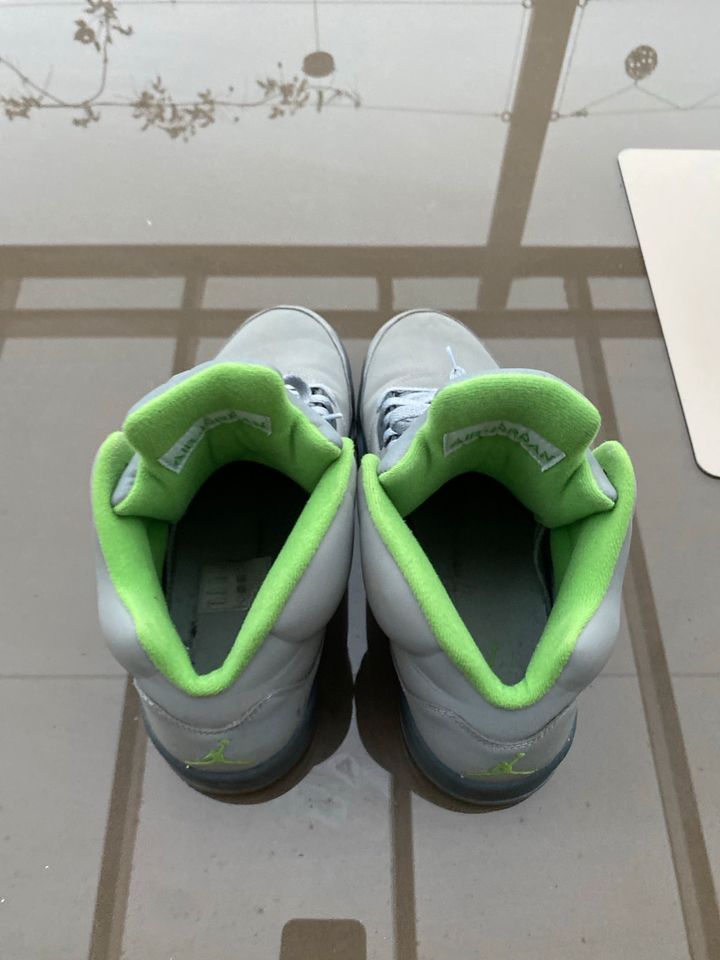Air Jordan 5 Retro Green Bean 2022 Sneakers in Wettstetten