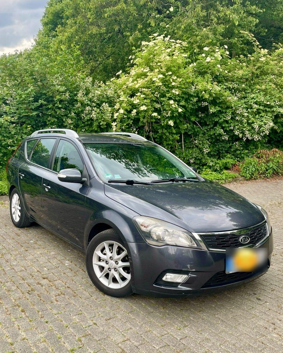 Abbildung des Autos Kia cee&#x27;d &#x2F; Ce…