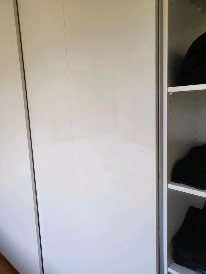 IKEA PAX Schiebetürenpaar hochglanz weiß 200 x 236 cm in Detmold