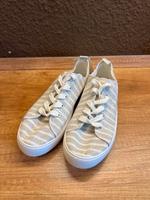 Sneaker grau/creme gestreift Rheinland-Pfalz - Miehlen Vorschau