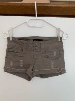 Neuwertig Damen Shorts Hot Pants kurze Hose „Tally Weijl" Gr 32 Nordrhein-Westfalen - Bad Laasphe Vorschau