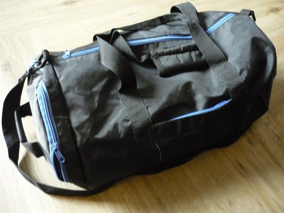 schwarze runde Sporttasche, Tasche, Reisetasche in Berlin - Hellersdorf |  eBay Kleinanzeigen ist jetzt Kleinanzeigen