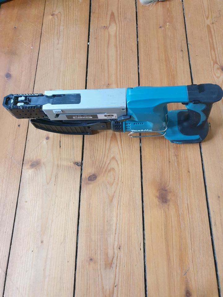 Makita BFR550ZJ  Magazinschrauber 18 Volt in Grasberg