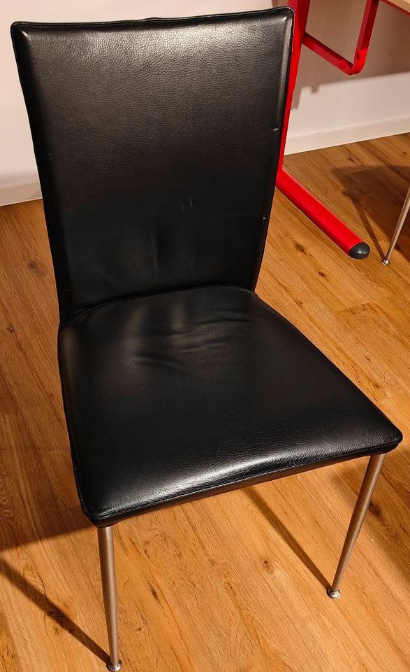 Verkaufe 4 Stühle aus Leder in Wolfsburg