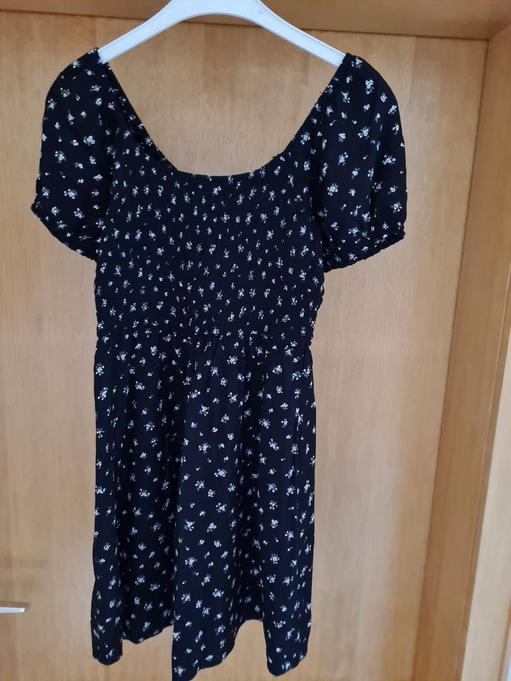 Kleid Sommerkleid Hollister Größe M in Elbtal