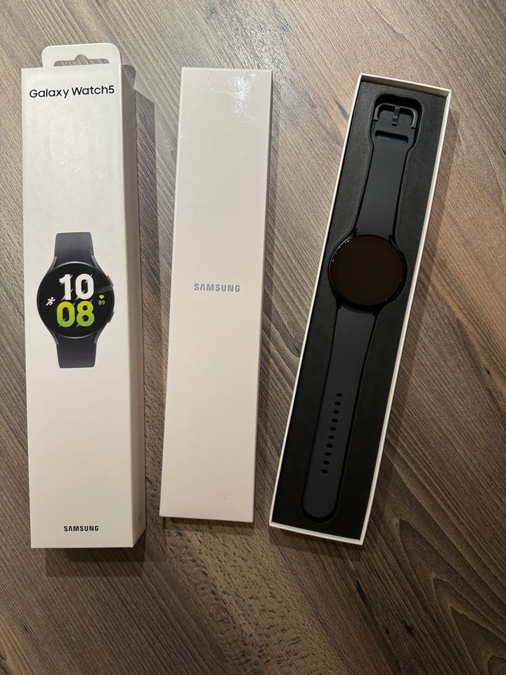 Samsung Galaxy Watch5 44mm in Herrenberg