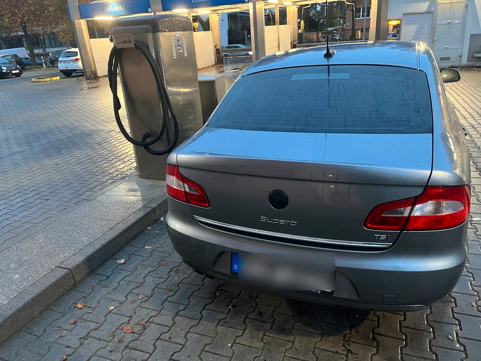 Skoda Superb 1.8 TSI DSG Elegance in Berlin