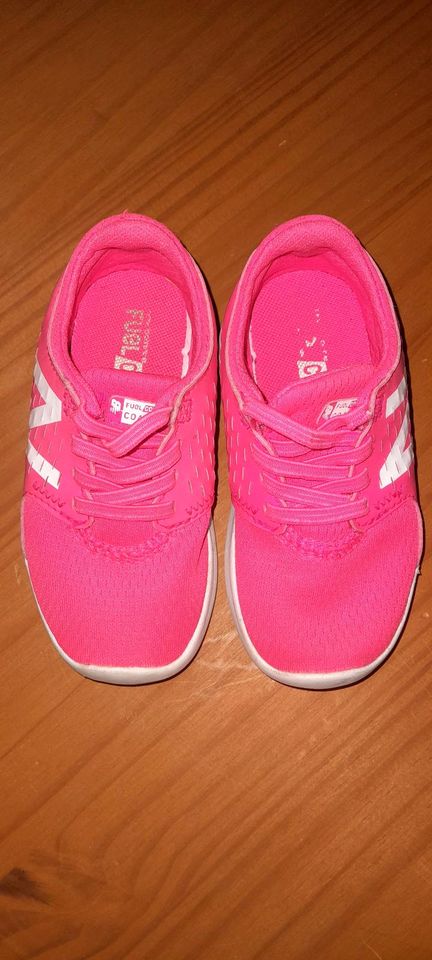 New Balance Schuhe 23 in Roskow