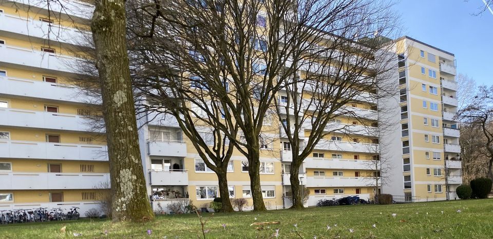 Hell, energieeffizient & gut angebunden - mit Loggia, Wohnküche und Parkettboden in München