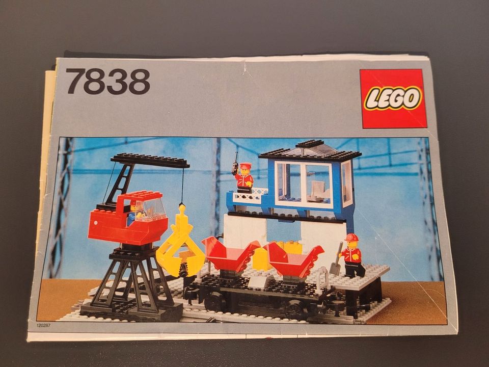 Lego 7838 Eisenbahn Güterbahnhof (Set mit Bauanleitung) in Paderborn