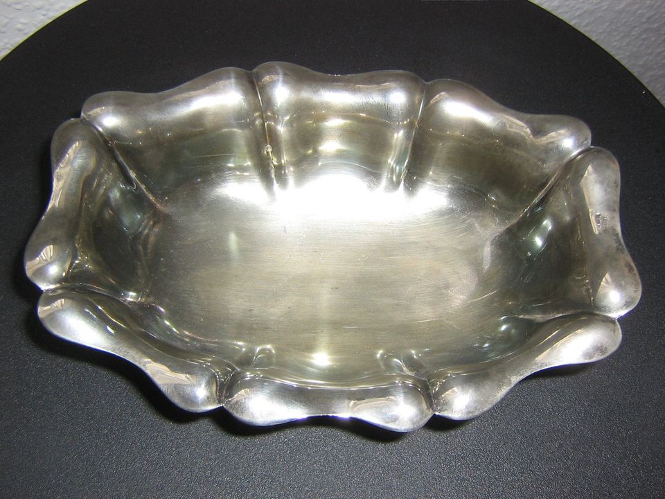 Schale mit Füßen, versilbert (Silver plated) in Stein