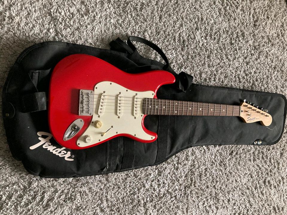 E - Gitarre ' Fender 'mit Tasche in Walldorf