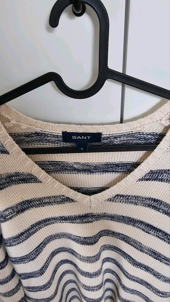 "Gant" Strickpullover mit V - Ausschnitt, Größe S in Magdeburg