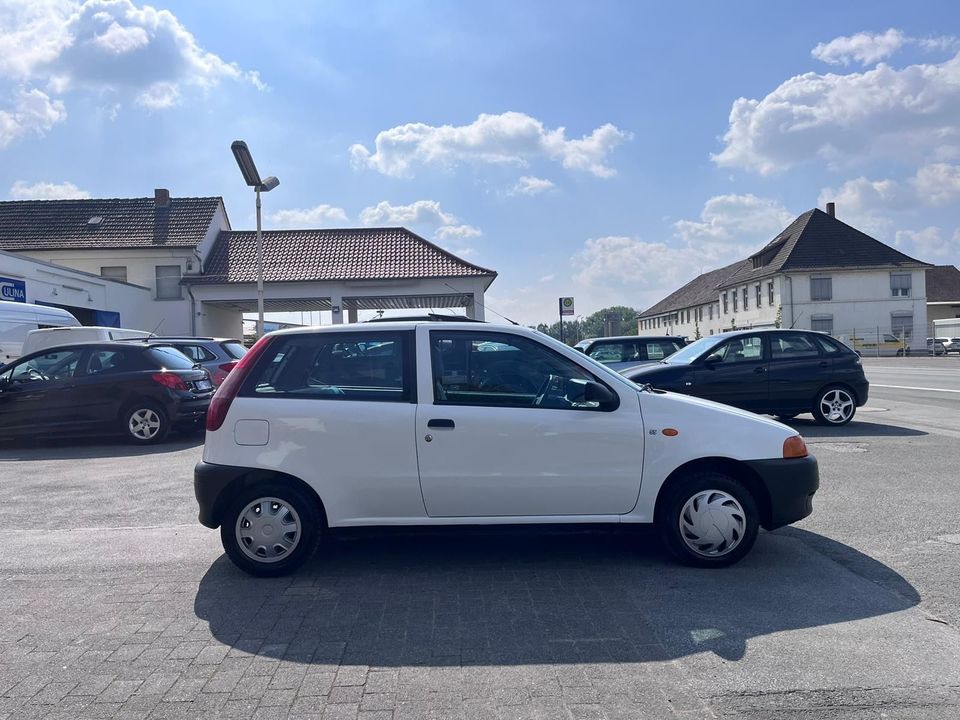 Fiat Punto 1.Hand/Schiebedach/org.63.000 km in Erwitte