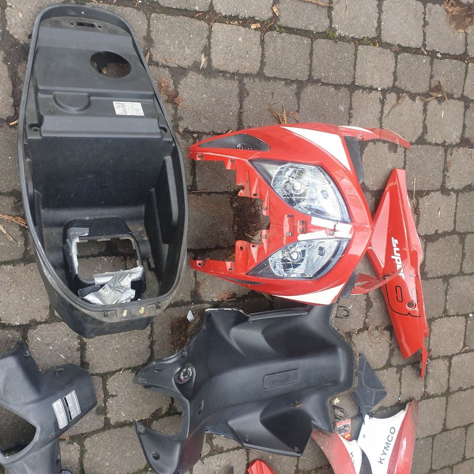 Kymco Super 8 ab Bj.2008 Verkleidung teile rot schwarz 27578 in Düren