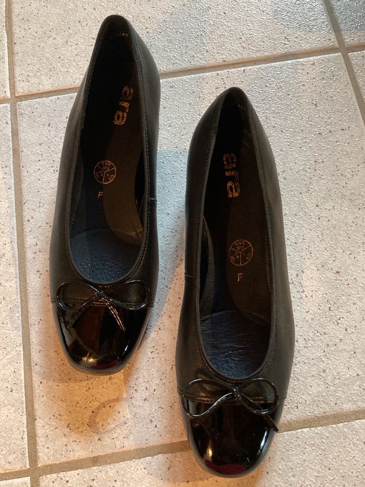 Konfirmation: Schwarze Ballerinas Größe 4 1/2 UNGETRAGEN in Niedenstein