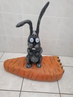 Osterdeko Hase auf Karotte handmade Betonfigur Gartendeko Hessen - Langenselbold Vorschau