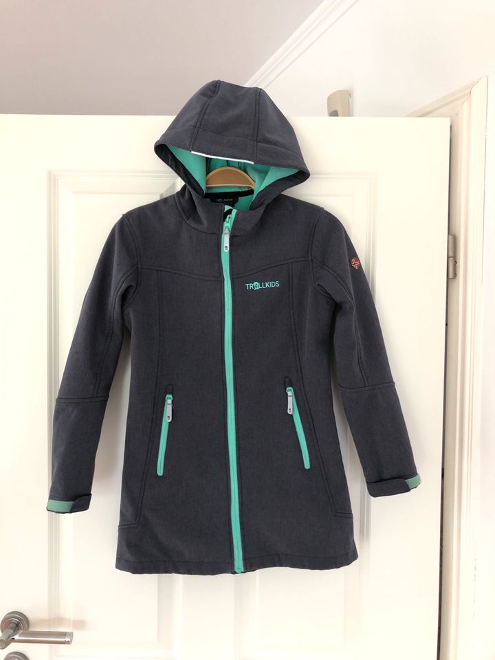 Trollkids Softshell-Mantel LILLESAND Jacke 140/146 Top Racoon in Risum-Lindholm