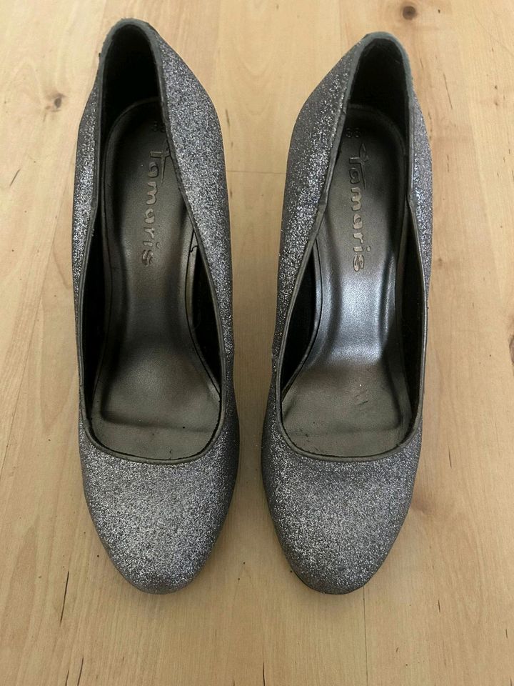 Tamaris Damen Schuhe High heels gr 38 neuwertig in Gelmer