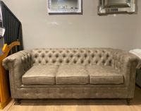 Chesterfield Couch Sofa mit edler Knopfheftung Niedersachsen - Oldenburg Vorschau