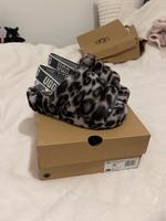 UGG Leoprint Hausschuhe Bayern - Augsburg Vorschau