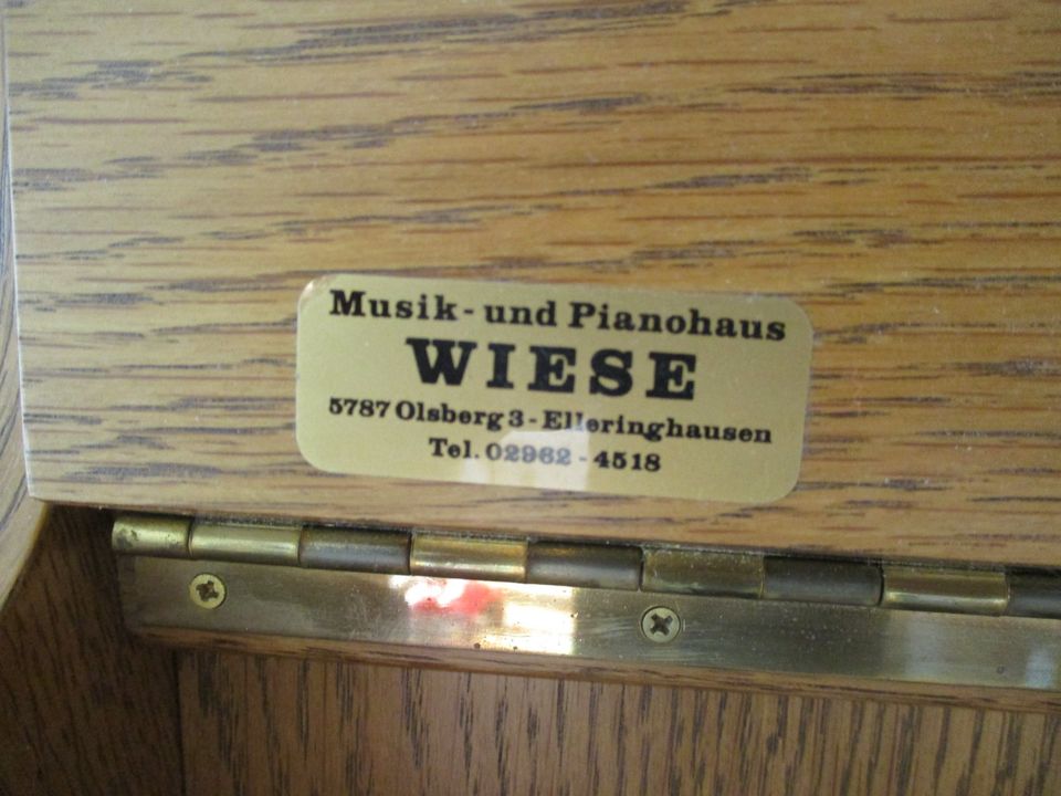 Klavier CONCORDE Holz inkl. höhenverstellbarem Klavierhocker in Buggingen