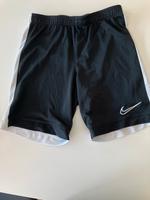 Nike Shorts kurze Hose Trainingshose Dry Fit Gr. XS schwarz Nordrhein-Westfalen - Erkelenz Vorschau