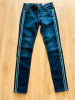 Esprit- tolle Jeans mit coolem Seitenstreifen, Gr. 28/32 Berlin - Spandau Vorschau