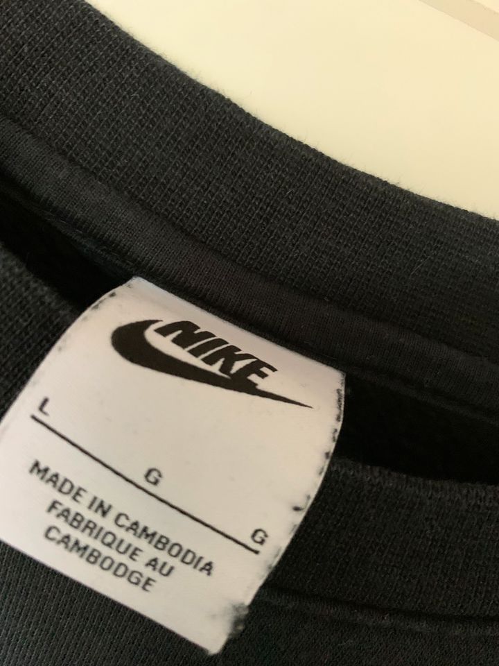 Nike Pullover in Schwarme