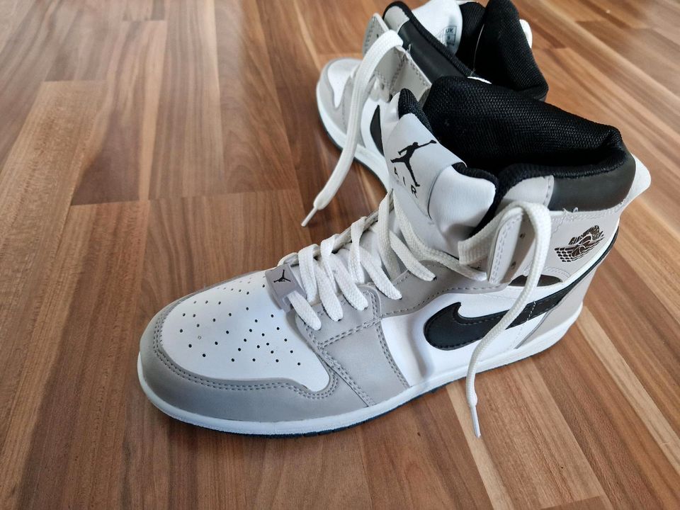Nike Jordan  Schuhe in Waldkraiburg