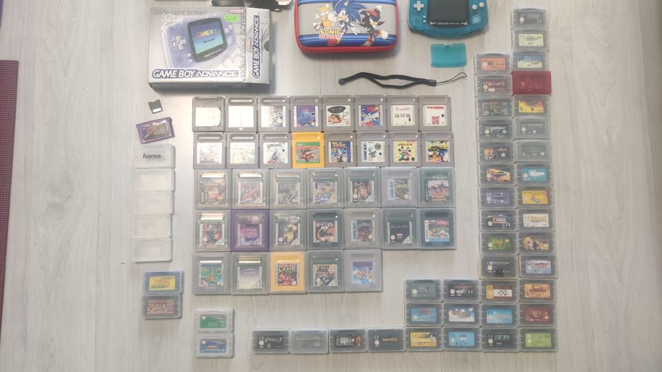 Nintendo Game Boy Advance mit OVP und 77 Video und Spiele Cartrid in Kelsterbach