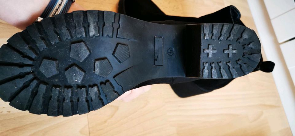 Verschiedene Schuhe  abzugeben in Kleve