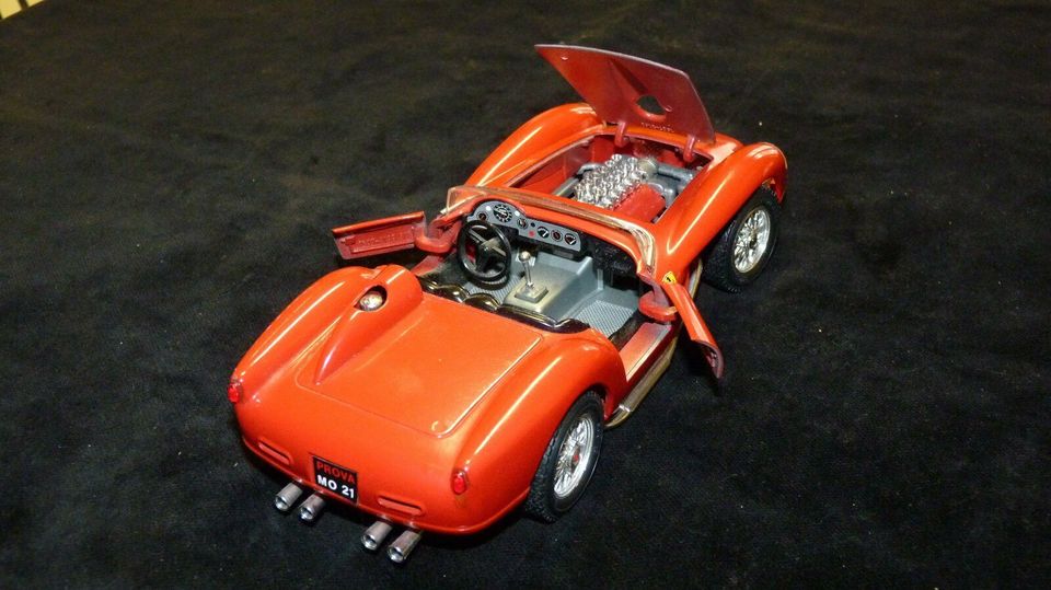 Modellauto Burago Ferrari 250 Testa Rossa Scala 1/24   1507 in Gemünden