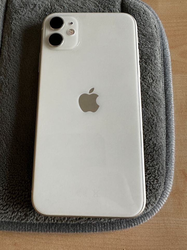 iPhone 11, Weiß, 128GB, inkl. OVP & Ladekabel in Püsselbüren