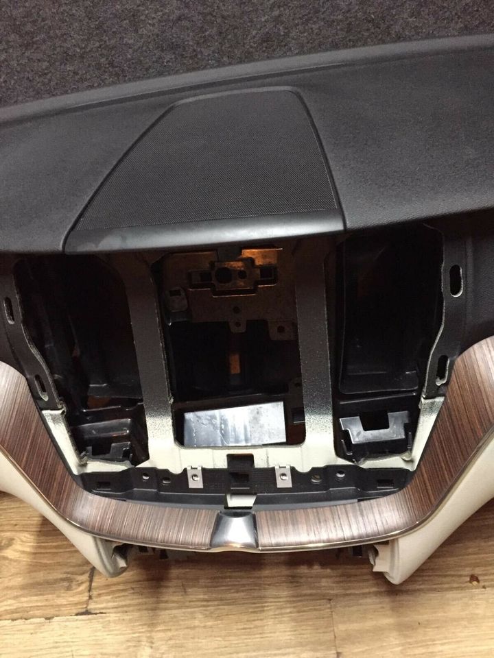 Volvo XC60 Armaturenbrett Airbag Gurte Orginal!! in Berlin