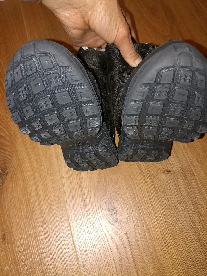 Herbstschuhe Stiefel gefüttert Quechua schwarz NEUwertig Gr. 28 in Wilnsdorf