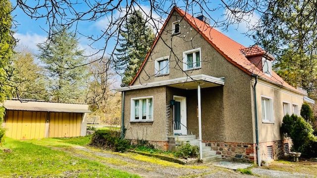 Einfamilienhaus auf großem Grundstück *auch teilbar in Wohn und Baugrundstück* in Wiesenburg/Mark