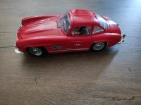 Bburago Mercedes-Benz 300SL Coupe Rot Modellauto 1:18 Baden-Württemberg - Kippenheim Vorschau