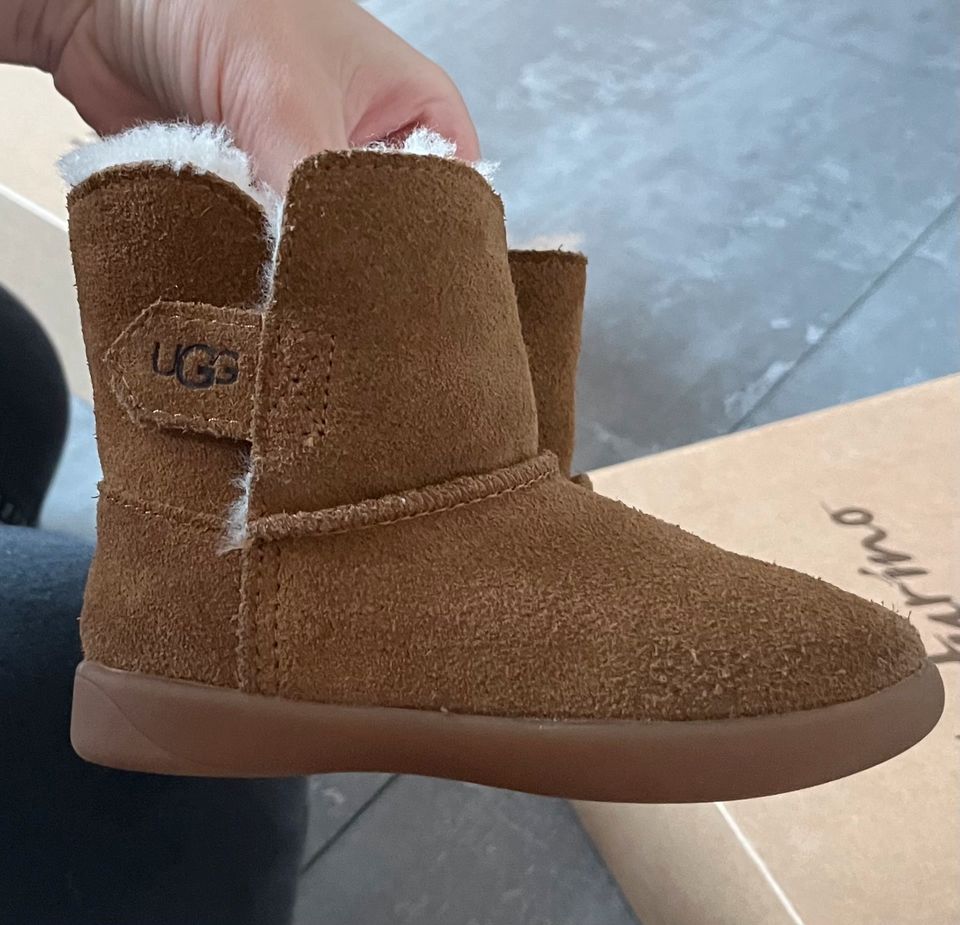 UGG Keelan Winterboots mit Lammwolle, Größe 23.5 in Baden-Württemberg -  Riedlingen | Gebrauchte Kinderschuhe Größe 23 kaufen | eBay Kleinanzeigen  ist jetzt Kleinanzeigen | Boots