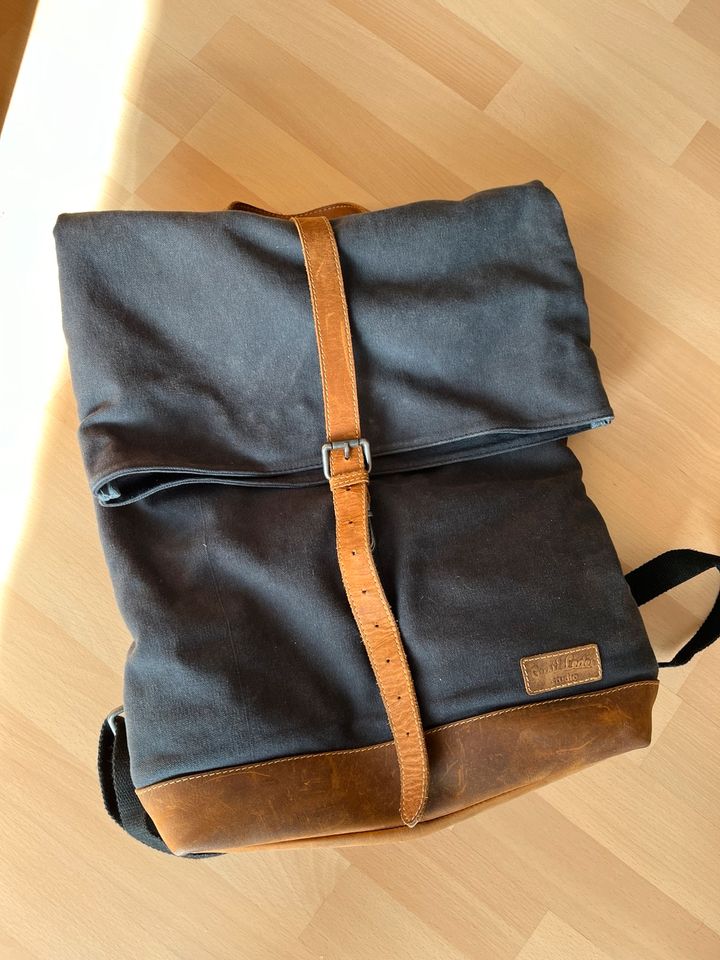 Gusti Leder Rucksack Rolltop dunkelblau+Leder in Erlangen