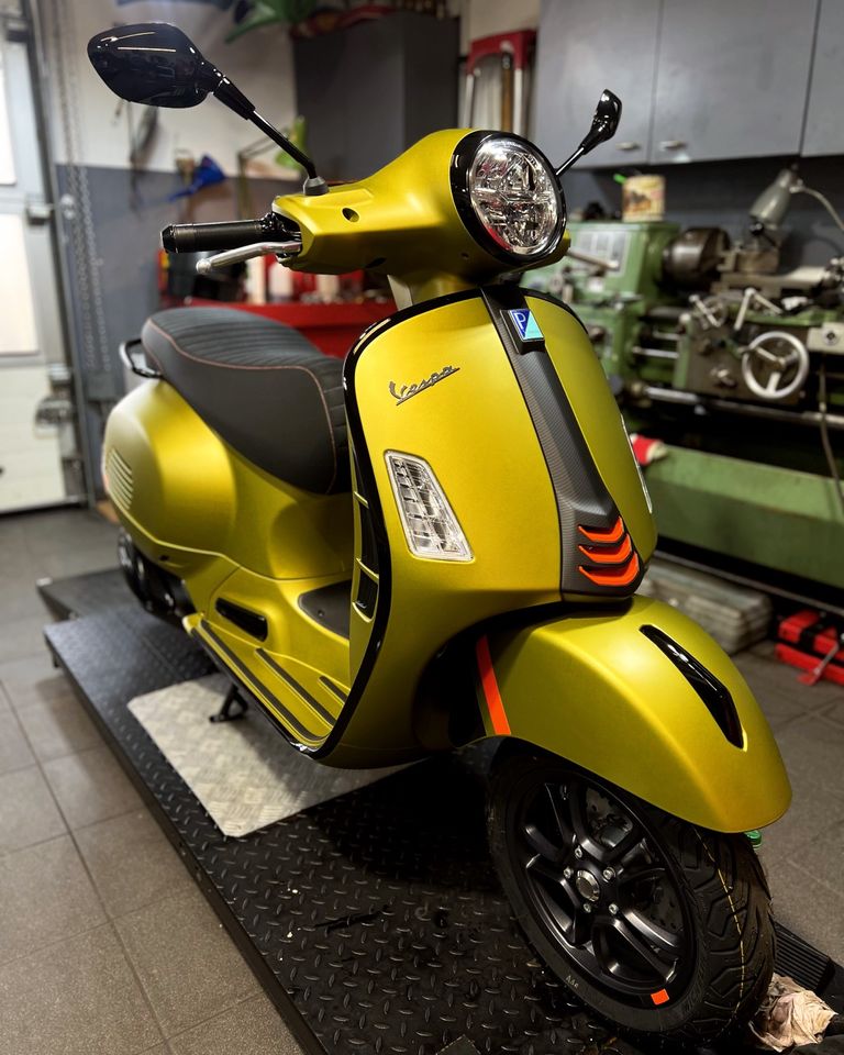 Vespa GTS 300 SuperSport NEUFAHRZEUG *AKTION* - KEIN GRAUIMPORT* in Landshut