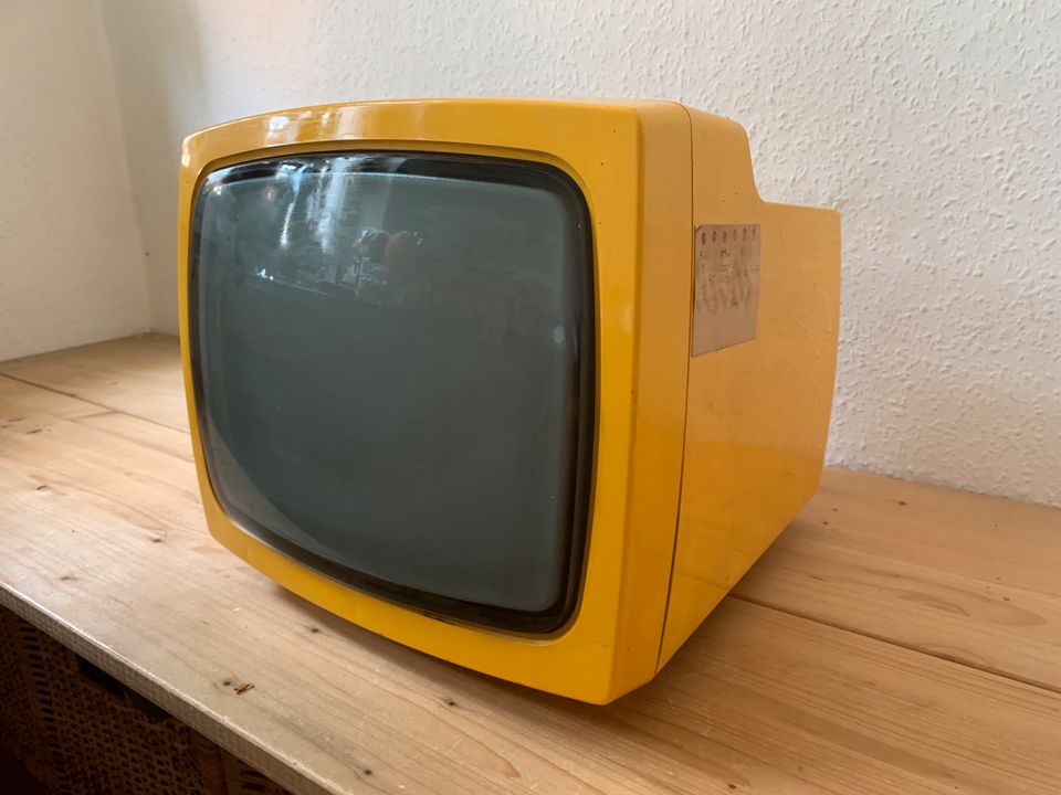 Ostalgie Vintage s/w Kofferfernseher RFT Combi Vision 3101 in Berlin