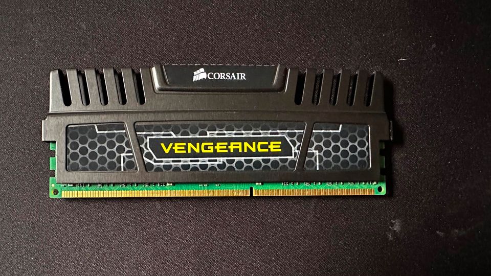 Corsair CMZ8GX3M2A1600C9 Vengeance 8GB Arbeitsspeicher ((2x 4GB) in Hattingen