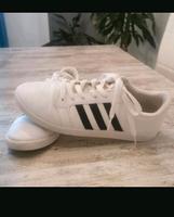 Damen Adidas Schuhe 39-40 Niedersachsen - Loxstedt Vorschau